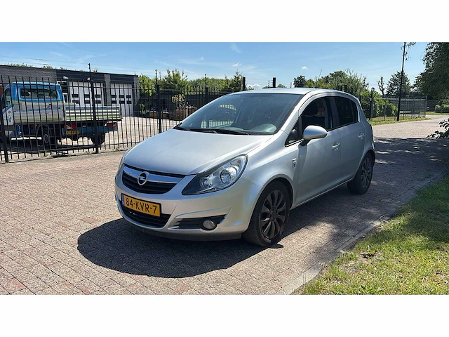 Opel corsa 1.2-16v 111 edition 2010 | 84-kvr-7 i - afbeelding 1 van  16