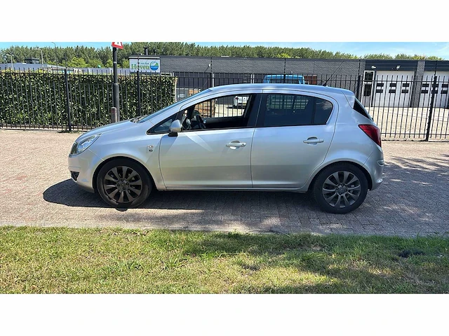 Opel corsa 1.2-16v 111 edition 2010 | 84-kvr-7 i - afbeelding 15 van  16