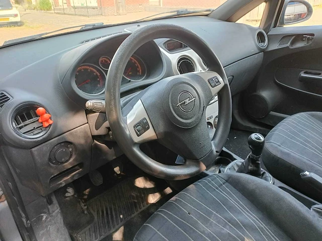 Opel corsa 1.2-16v business , 95-xj-sp - afbeelding 13 van  15