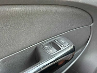 Opel corsa 1.2-16v business , 96-gsg-3 - afbeelding 2 van  11