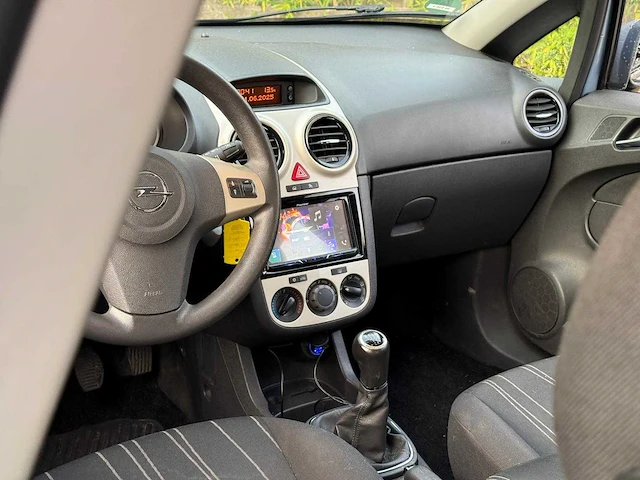 Opel corsa 1.2-16v business , 96-gsg-3 - afbeelding 7 van  11