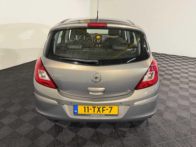 Opel corsa 1.2-16v cosmo, 11-txf-7 - afbeelding 11 van  17