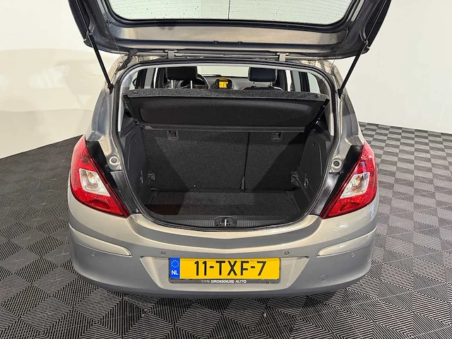 Opel corsa 1.2-16v cosmo, 11-txf-7 - afbeelding 12 van  17