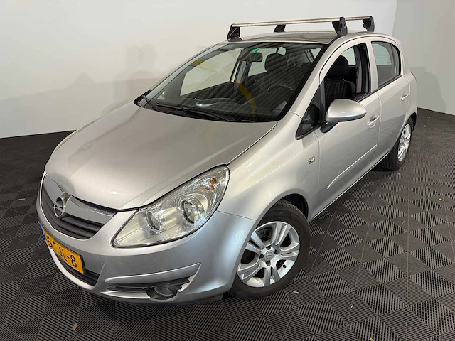 Opel corsa 1.2-16v cosmo, 45-tjl-8 - afbeelding 1 van  13