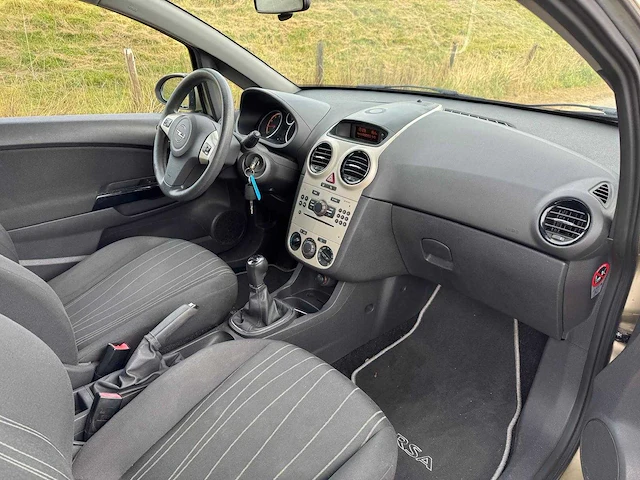 Opel corsa 1.2-16v enjoy airco 70-gjb-2 - afbeelding 9 van  13