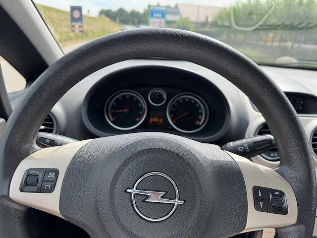 Opel corsa 1.2-16v enjoy airco 70-gjb-2 - afbeelding 3 van  13