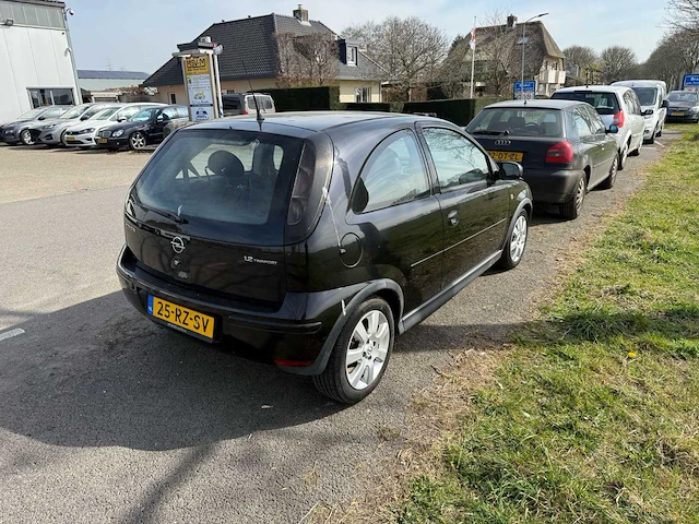 Opel corsa 1.2 16v silverline, 25-rz-sv - afbeelding 2 van  5
