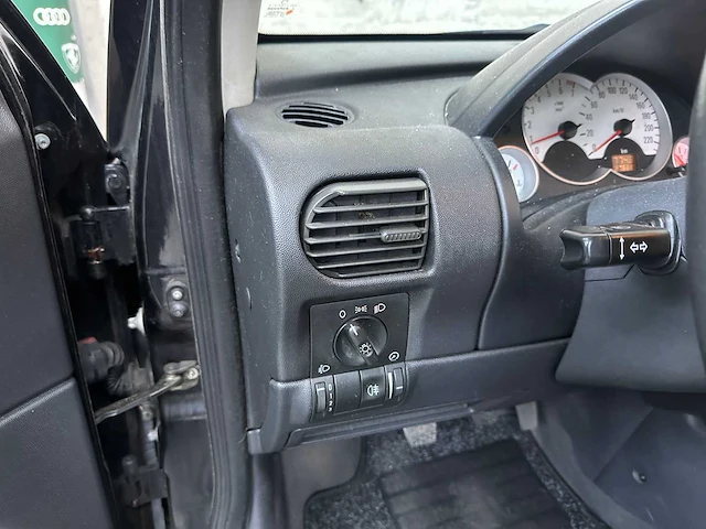Opel corsa 1.2-16v silverline 80pk 2006, 95-sp-bz - afbeelding 13 van  36