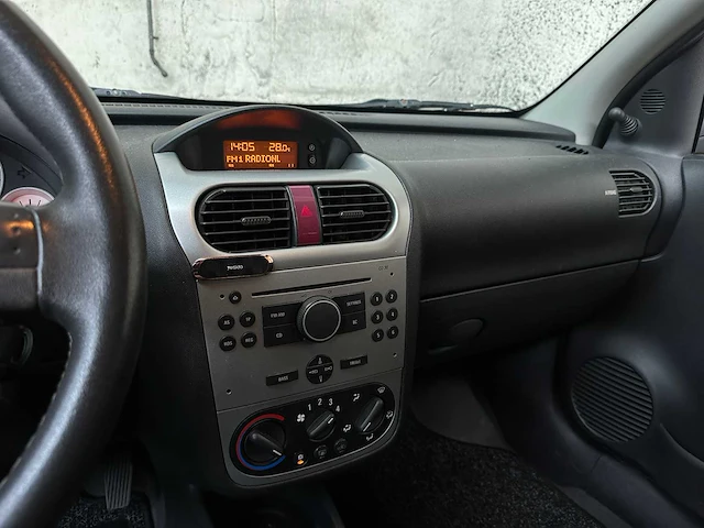 Opel corsa 1.2-16v silverline 80pk 2006, 95-sp-bz - afbeelding 19 van  36
