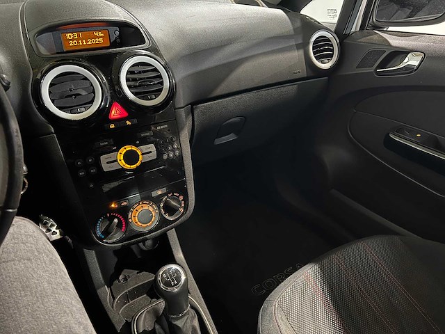 Opel corsa 1.4-16v color edit, 41-lgp-5 - afbeelding 3 van  13
