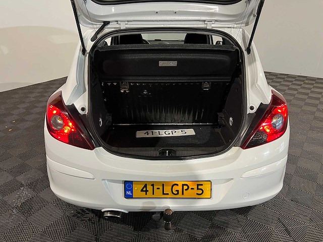 Opel corsa 1.4-16v color edit, 41-lgp-5 - afbeelding 8 van  13