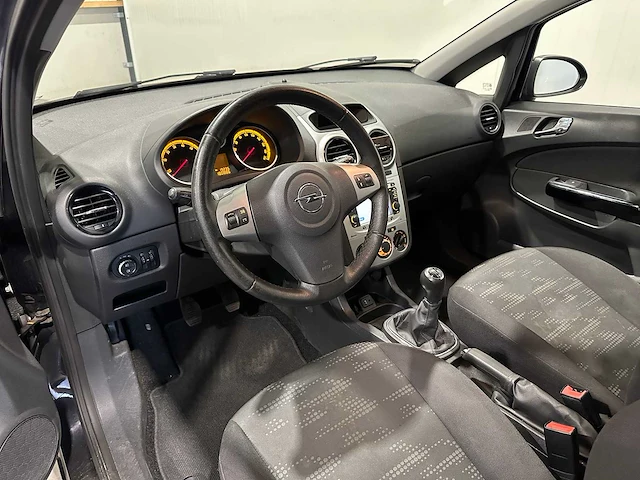 Opel corsa 1.4-16v edition 02-xkt-2 - afbeelding 24 van  24