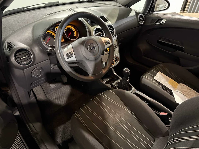 Opel corsa 1.4-16v edition, 29-kfb-4 - afbeelding 12 van  13