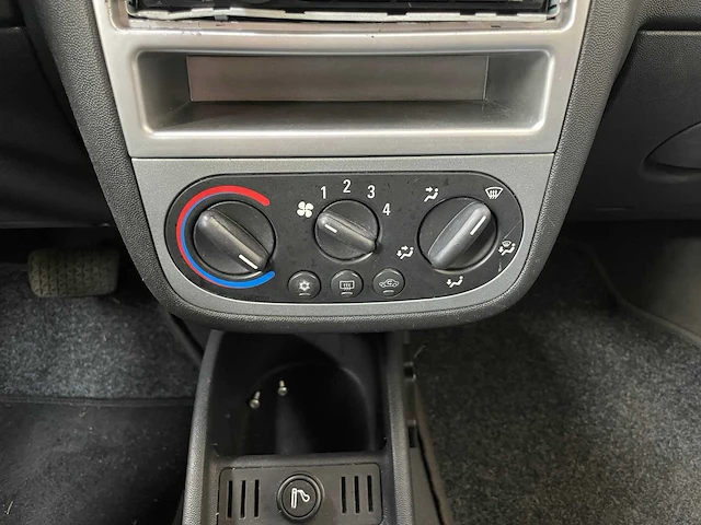 Opel corsa 1.4-16v silverline 90pk 2006, 26-sn-fg - afbeelding 19 van  34