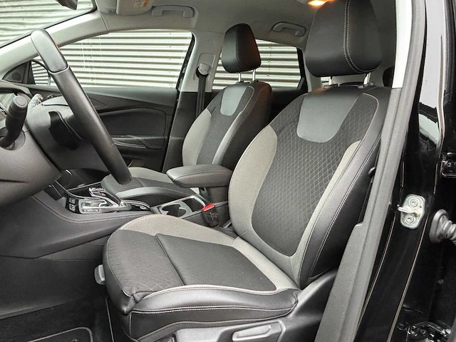 Opel grandland x 1.6 turbo hybrid business elegance; k-332-pp - afbeelding 31 van  32