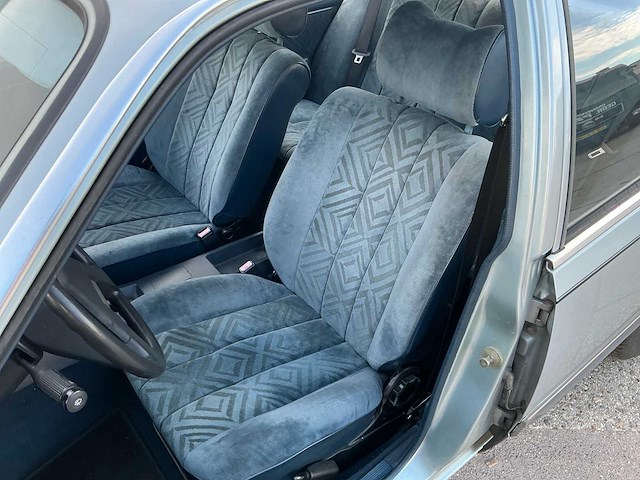 Opel rekord 2.0 s berlina oldtimer personenauto - afbeelding 14 van  29