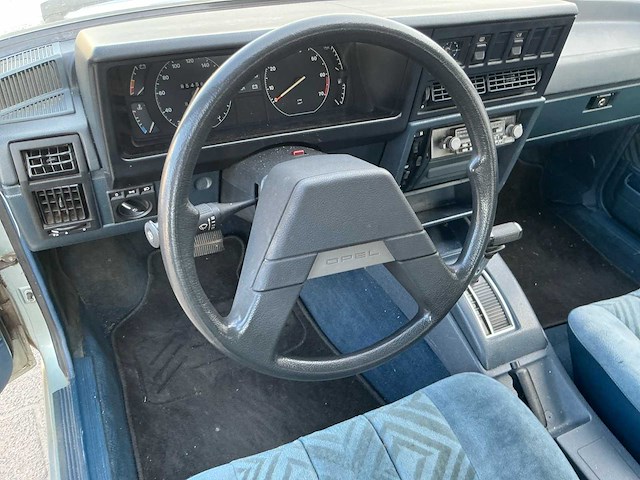 Opel rekord 2.0 s berlina oldtimer personenauto - afbeelding 15 van  29