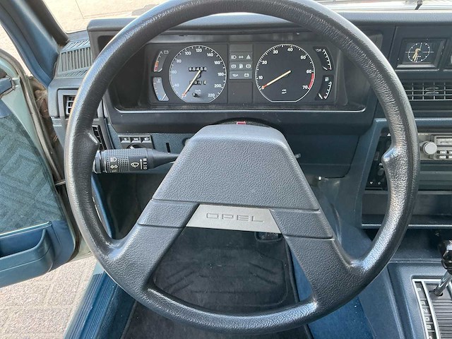 Opel rekord 2.0 s berlina oldtimer personenauto - afbeelding 16 van  29