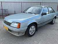 Opel rekord 2.0 s berlina oldtimer personenauto - afbeelding 1 van  29