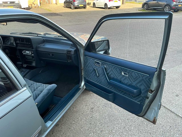 Opel rekord 2.0 s berlina oldtimer personenauto - afbeelding 22 van  29