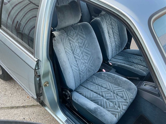 Opel rekord 2.0 s berlina oldtimer personenauto - afbeelding 23 van  29