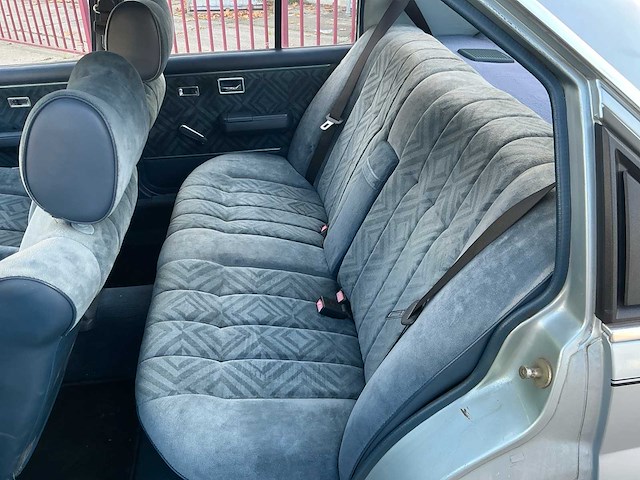 Opel rekord 2.0 s berlina oldtimer personenauto - afbeelding 25 van  29