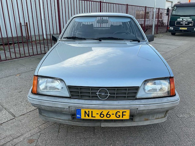 Opel rekord 2.0 s berlina oldtimer personenauto - afbeelding 2 van  29
