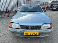 Opel rekord 2.0 s berlina oldtimer personenauto - afbeelding 2 van  29