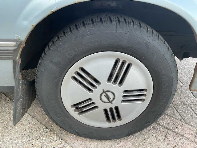 Opel rekord 2.0 s berlina oldtimer personenauto - afbeelding 8 van  29