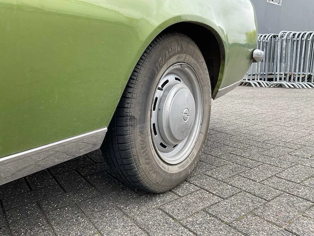 Opel rekord auto - afbeelding 35 van  35