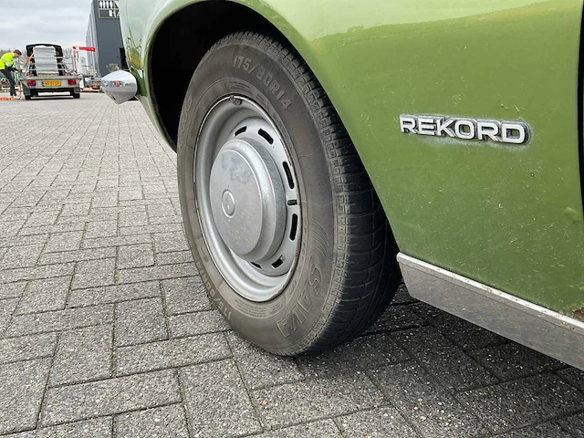 Opel rekord auto - afbeelding 34 van  35