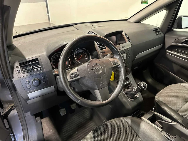Opel zafira 1.8 executive - afbeelding 2 van  23