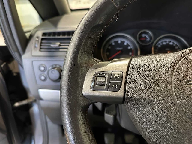 Opel zafira 1.8 executive - afbeelding 8 van  23