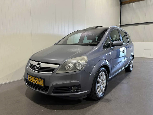 Opel zafira 1.8 executive - afbeelding 1 van  23