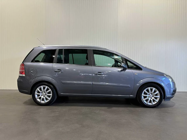 Opel zafira 1.8 executive - afbeelding 20 van  23