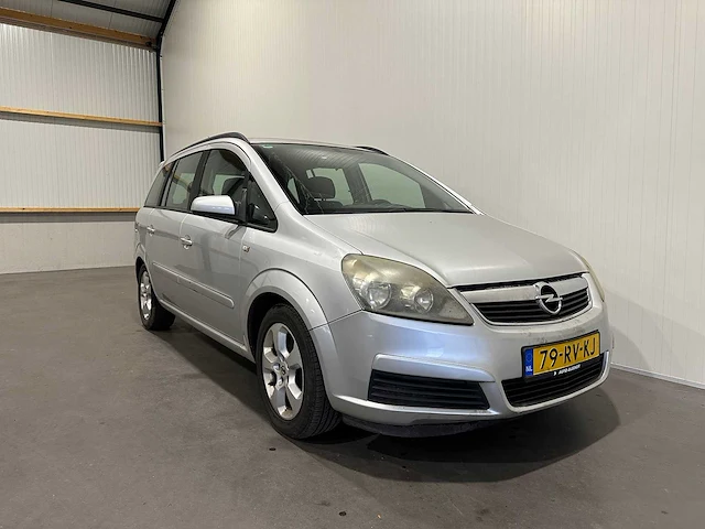 Opel zafira 2.2 enjoy 79-rv-kj - afbeelding 16 van  18