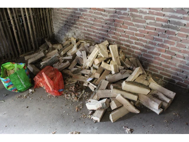Openhaardhout. gedroogd. inclusief aanmaakblokjes - afbeelding 1 van  2