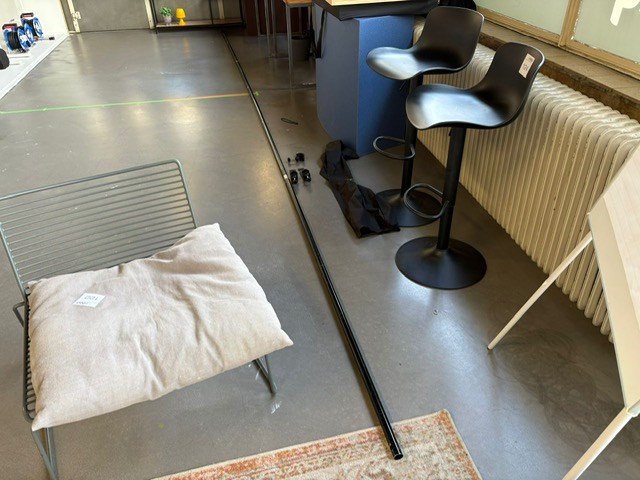 Ophangstang voor achtergronddoek. lengte ca. 6,5 meter - afbeelding 1 van  2