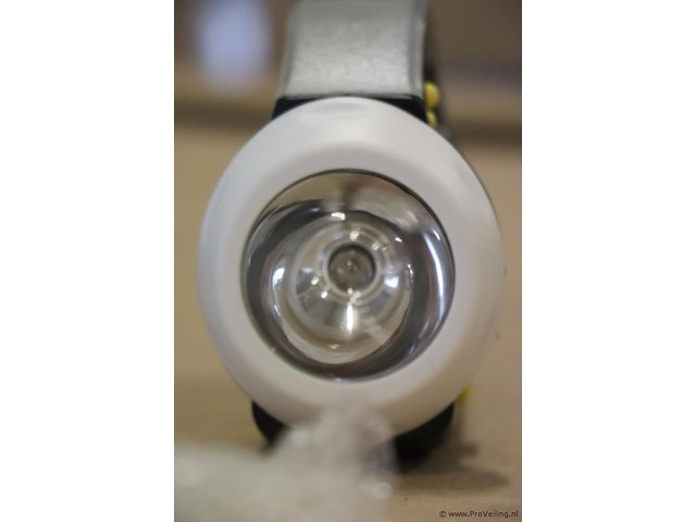 Oplaadbare solar trendy dynamo zaklamp/radio | model gm725 | nieuw in doos - afbeelding 6 van  7