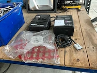 Oplader + divers - afbeelding 1 van  4