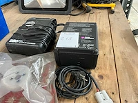 Oplader + divers - afbeelding 4 van  4
