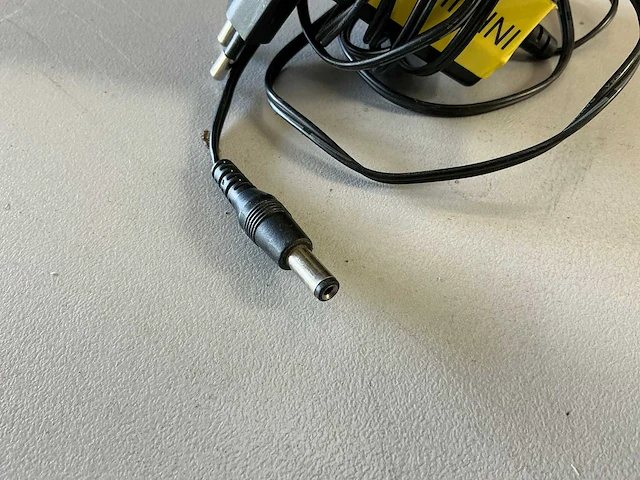 Oplader & kabel - afbeelding 12 van  16