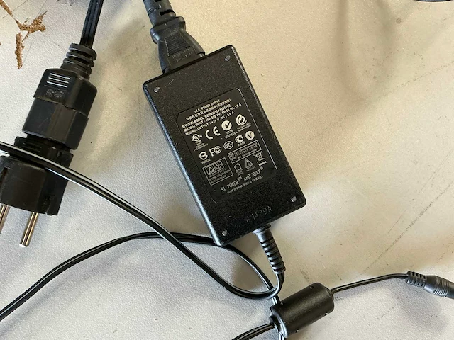 Oplader & kabel - afbeelding 13 van  16