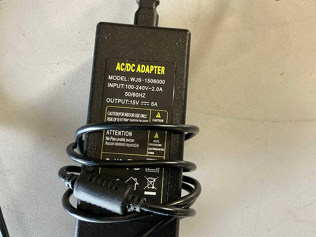 Oplader & kabel - afbeelding 14 van  16