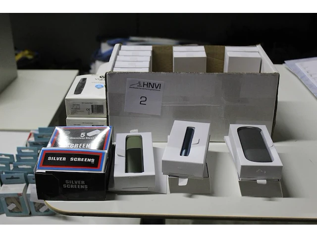 Opladers voor vaporizers in diverse maten en kleuren. totaal ca. 12 stuks - afbeelding 1 van  4