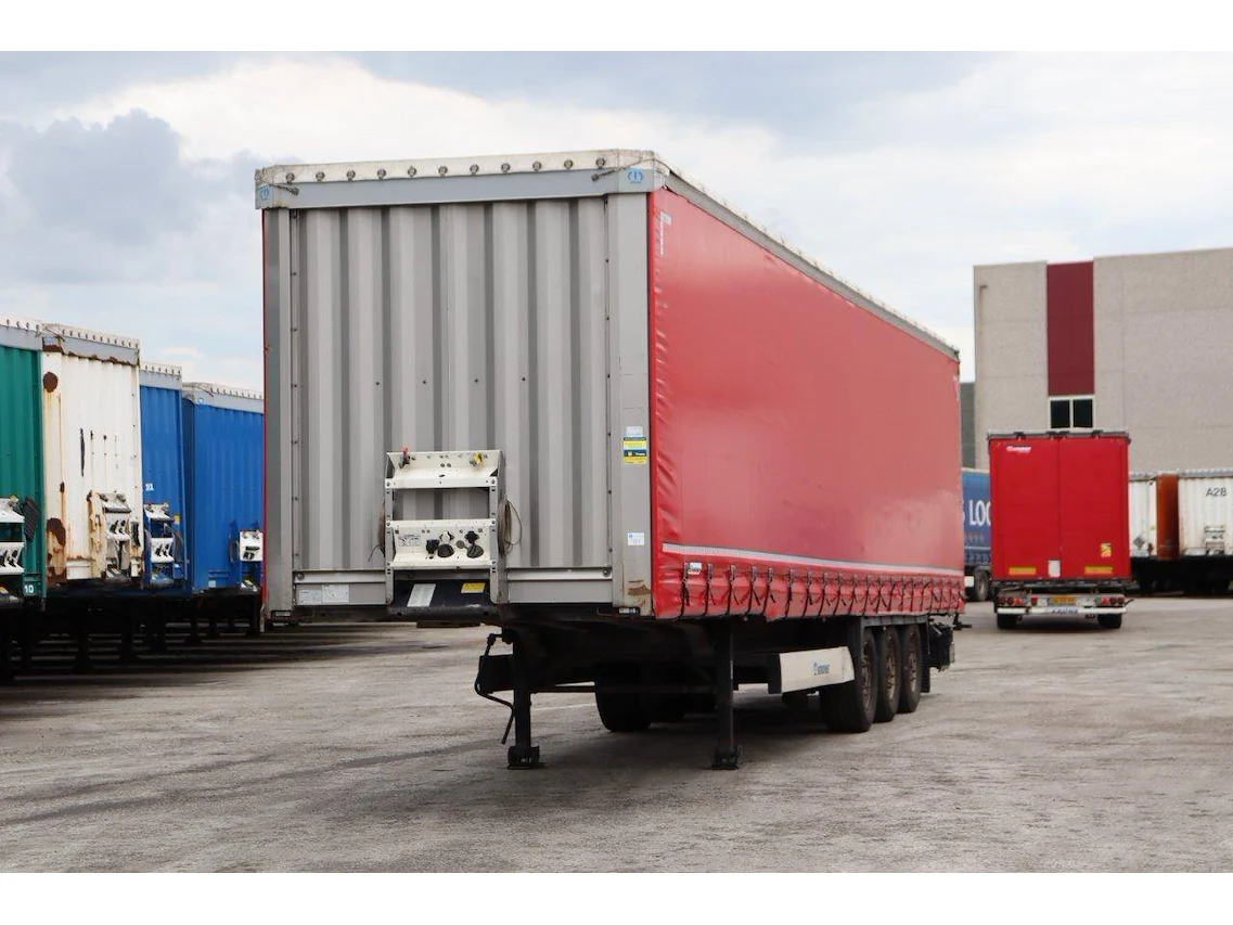 Opleggers - vrachtwagens - containerchassis - trailers