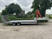 Oprij oplegger met laadkraan