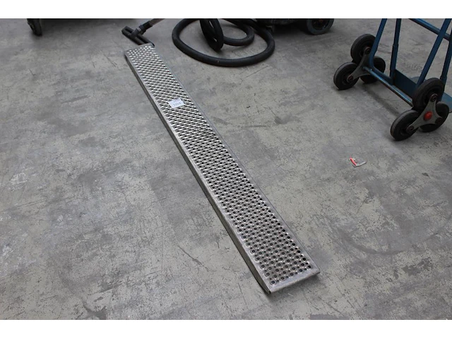 Oprijplaat met afmeting 200 x 20 cm. - afbeelding 1 van  2