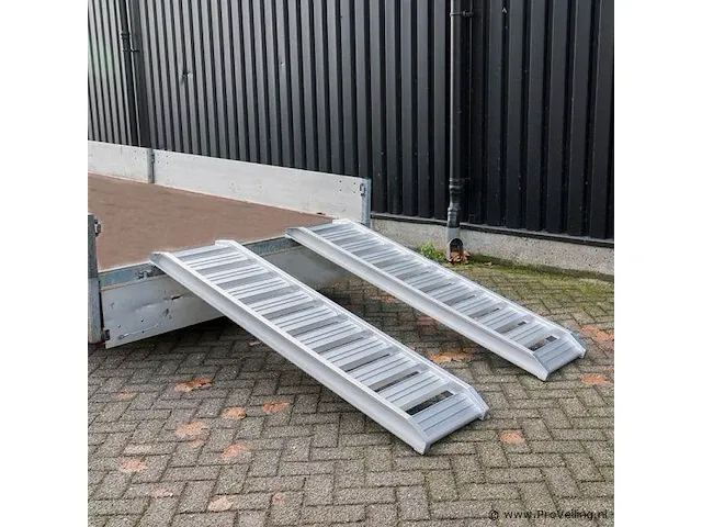 Oprijplanken alu 1,8 ton set 2 stuks - afbeelding 4 van  5