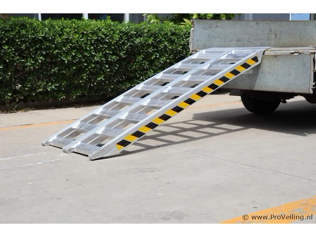 Oprijplaten set, 5t draagvermogen, 2 meter lengte - afbeelding 1 van  1